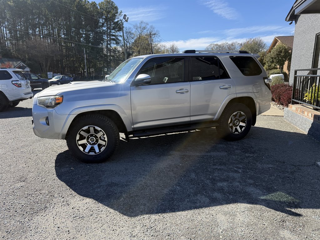 2017 Toyota 4Runner Off-Road Premium's photo