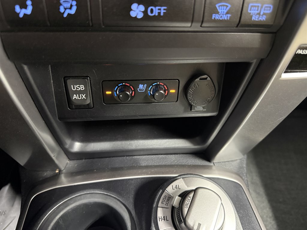2016 Toyota 4Runner Limited - Photo 18
